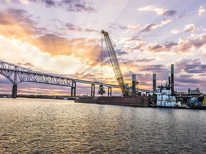 VIDEO Liebherr Crawler Cranes Go To Work On Gulf Dredging Projects