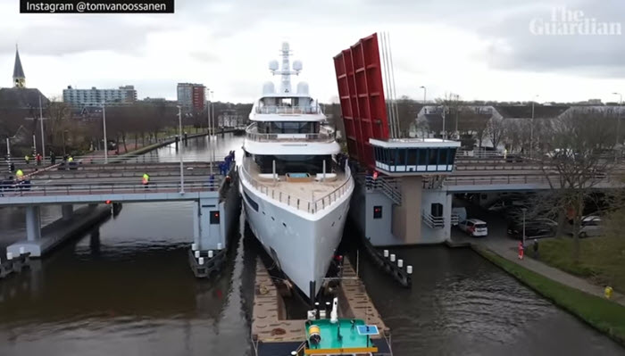 300 ft superyacht