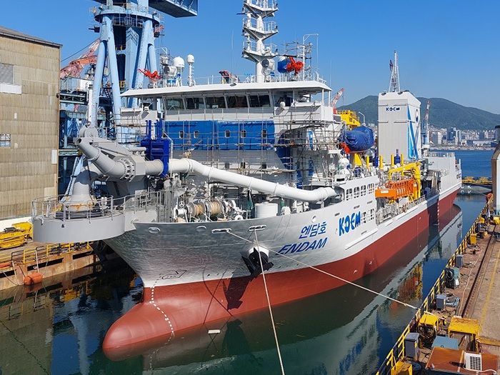 Damen delivers turnkey dredge package for versatile Korean newbuild ...