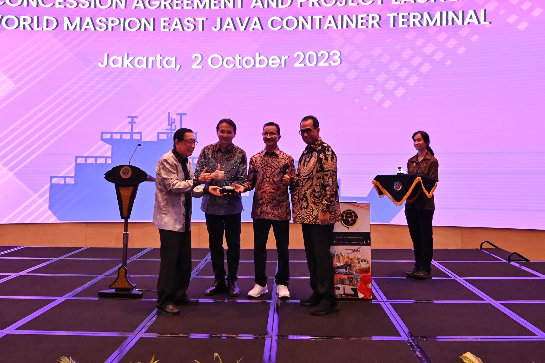 DP World Breaks Ground on New Container Terminal in East Java ...