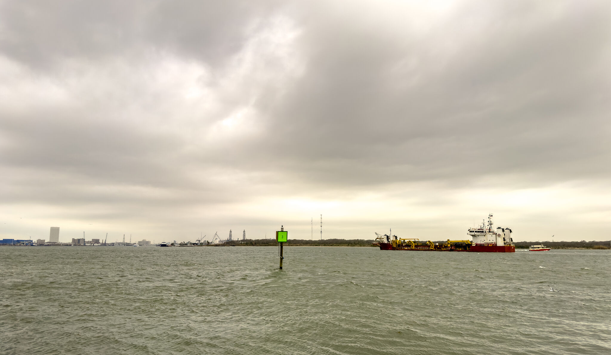 GLDD Hopper Dredge Padre Island Transits Galveston Harbor - DredgeWire ...