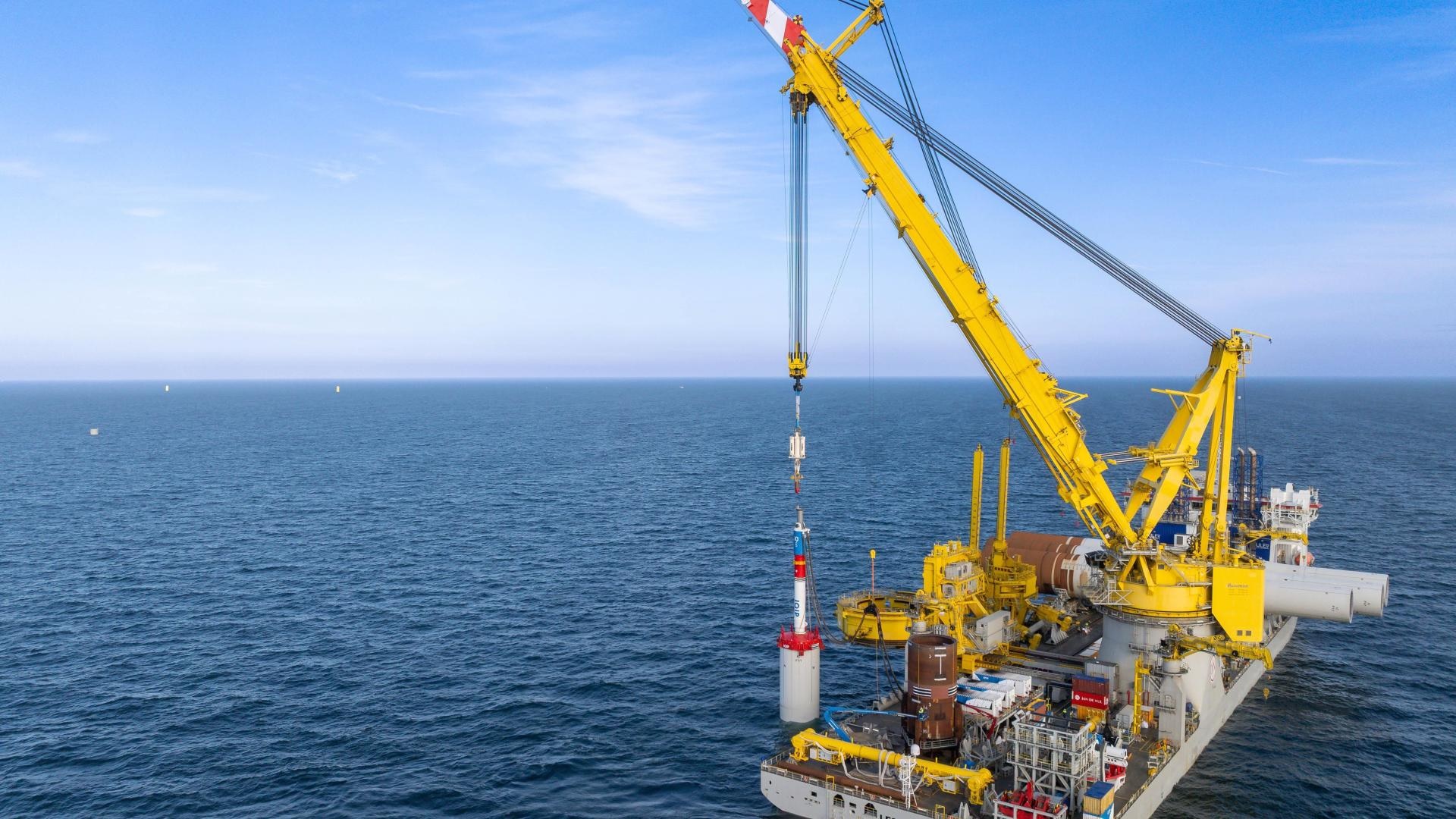 Installing monopiles for the Scottish Inch Cape Offshore Wind Farm - DredgeWire