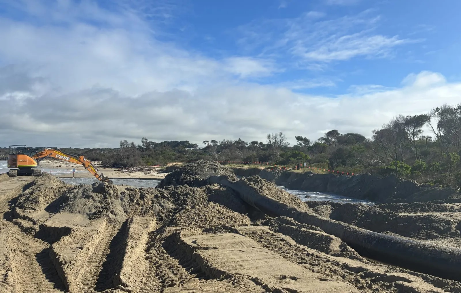 Mayor calls for a national erosion fund as Inverloch keeps losing ground - DredgeWire