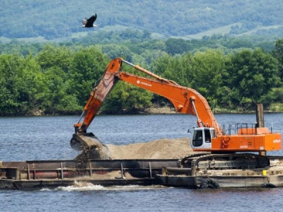 how does river dredging work